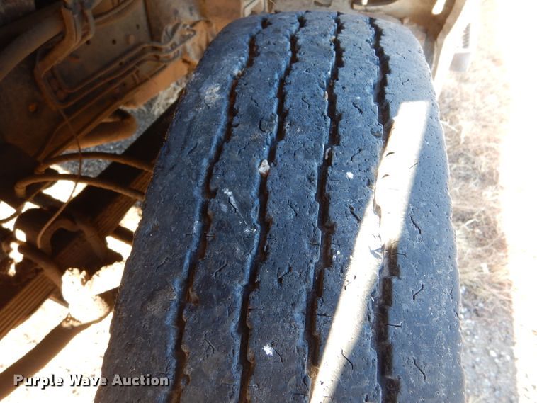 image for item IE9532 1982 International 1754  feed mixer truck