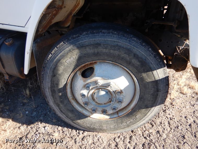 image for item IE9532 1982 International 1754  feed mixer truck