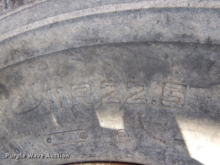 image for item IE9532 1982 International 1754  feed mixer truck