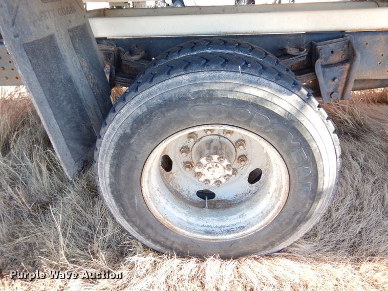 image for item IE9532 1982 International 1754  feed mixer truck