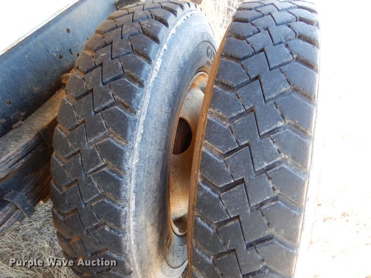 image for item IE9532 1982 International 1754  feed mixer truck