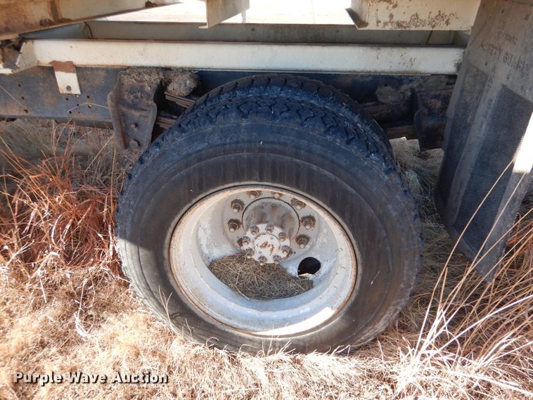 image for item IE9532 1982 International 1754  feed mixer truck