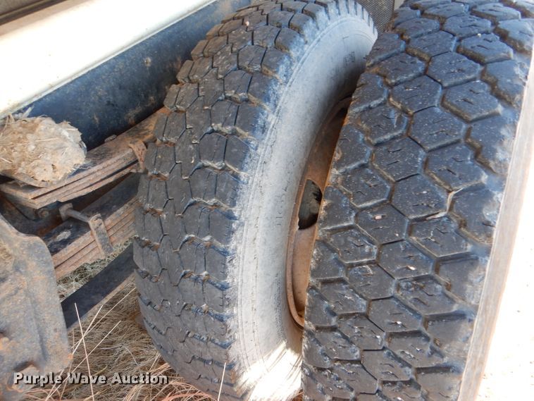 image for item IE9532 1982 International 1754  feed mixer truck