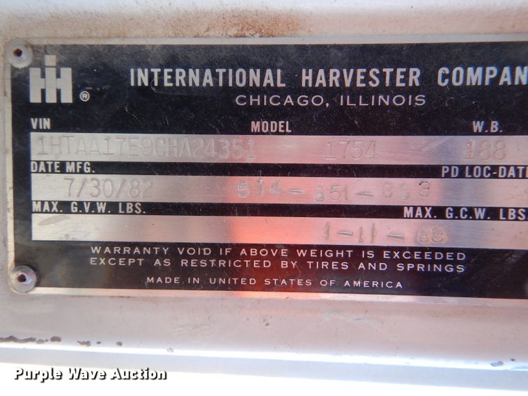 image for item IE9532 1982 International 1754  feed mixer truck