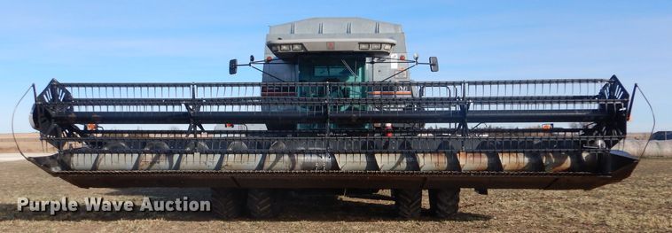 image for item IE9553 1996 Gleaner R72  RWA combine