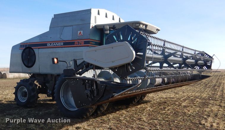 image for item IE9553 1996 Gleaner R72  RWA combine