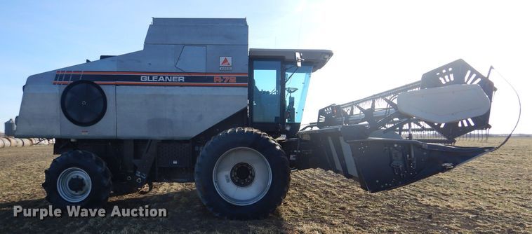 image for item IE9553 1996 Gleaner R72  RWA combine