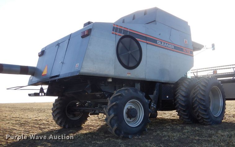 image for item IE9553 1996 Gleaner R72  RWA combine