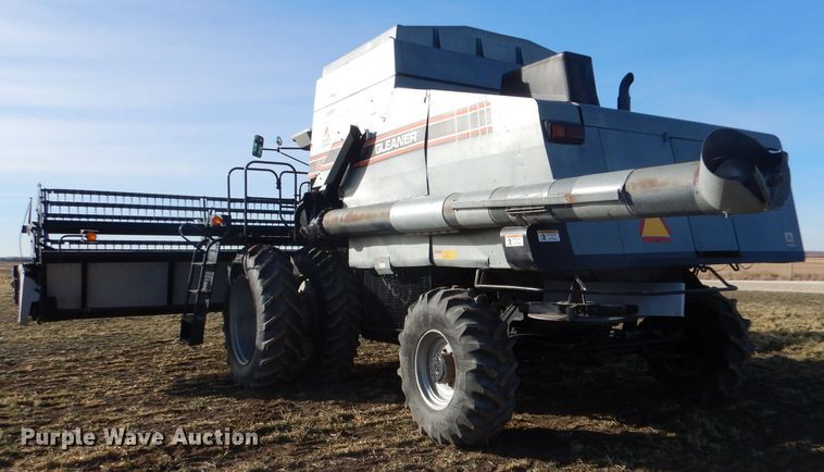 image for item IE9553 1996 Gleaner R72  RWA combine