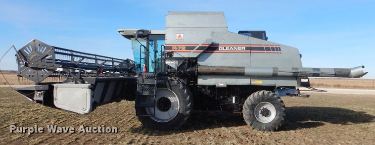 image for item IE9553 1996 Gleaner R72  RWA combine