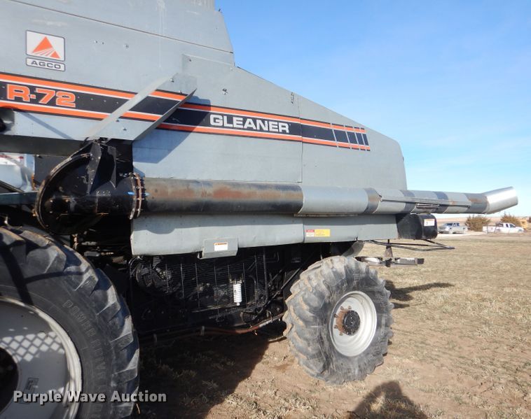 image for item IE9553 1996 Gleaner R72  RWA combine