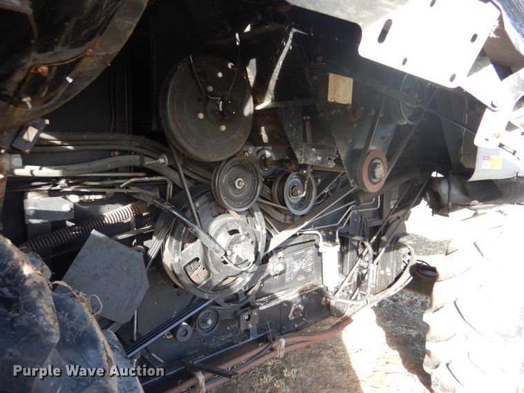 image for item IE9553 1996 Gleaner R72  RWA combine