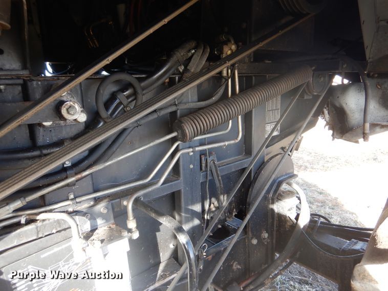 image for item IE9553 1996 Gleaner R72  RWA combine