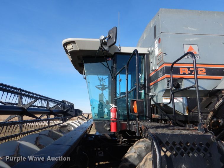 image for item IE9553 1996 Gleaner R72  RWA combine