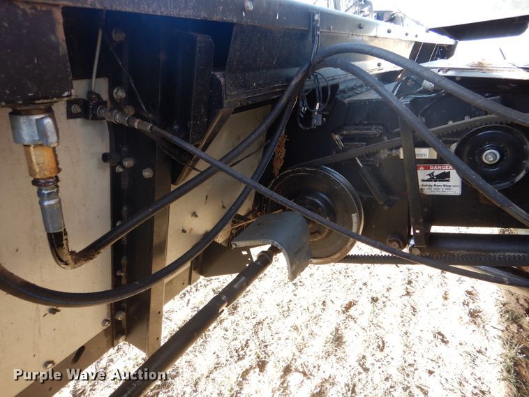 image for item IE9553 1996 Gleaner R72  RWA combine