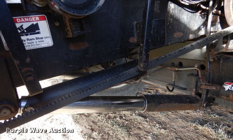 image for item IE9553 1996 Gleaner R72  RWA combine