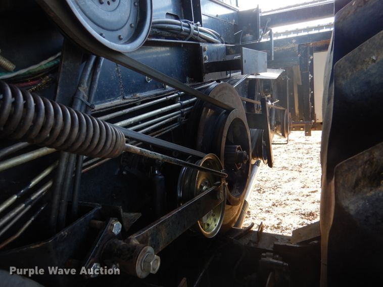 image for item IE9553 1996 Gleaner R72  RWA combine