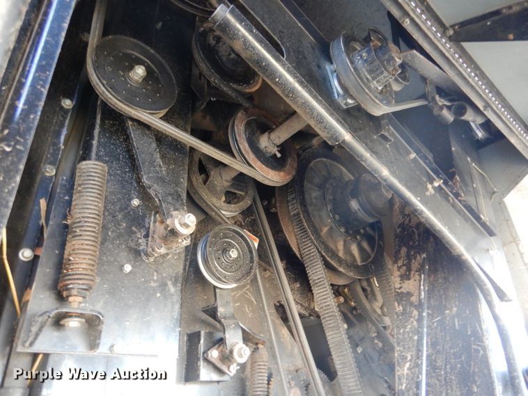 image for item IE9553 1996 Gleaner R72  RWA combine