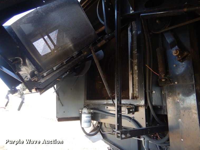 image for item IE9553 1996 Gleaner R72  RWA combine