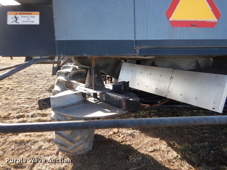 image for item IE9553 1996 Gleaner R72  RWA combine