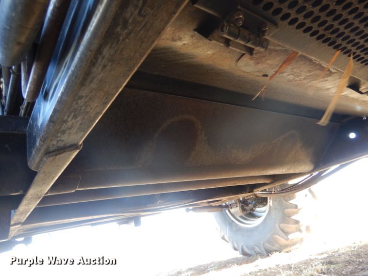 image for item IE9553 1996 Gleaner R72  RWA combine