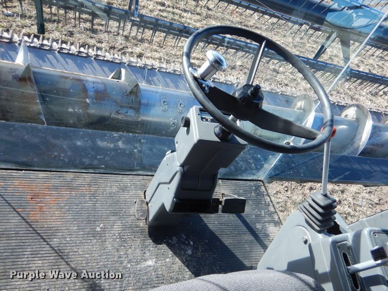 image for item IE9553 1996 Gleaner R72  RWA combine