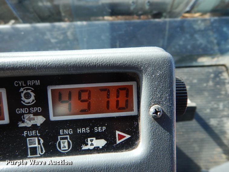 image for item IE9553 1996 Gleaner R72  RWA combine