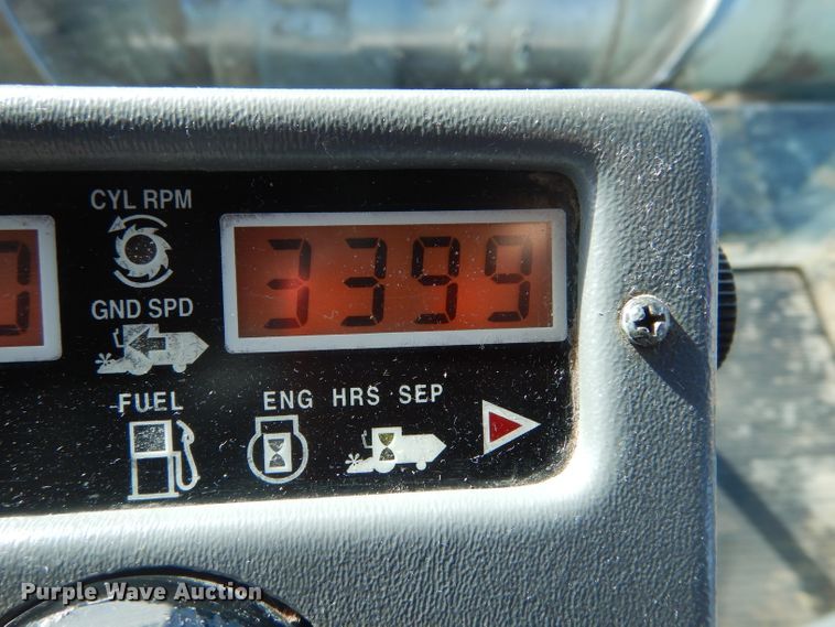 image for item IE9553 1996 Gleaner R72  RWA combine