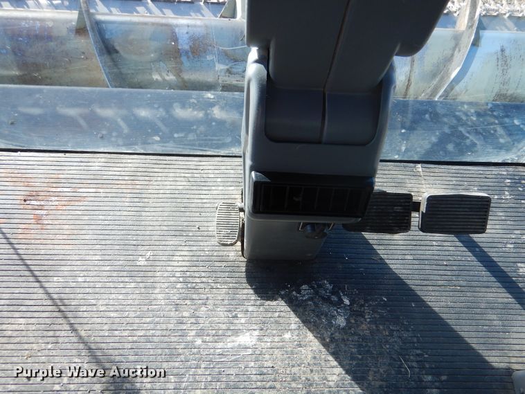 image for item IE9553 1996 Gleaner R72  RWA combine