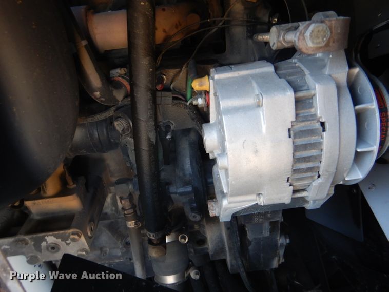 image for item IE9553 1996 Gleaner R72  RWA combine