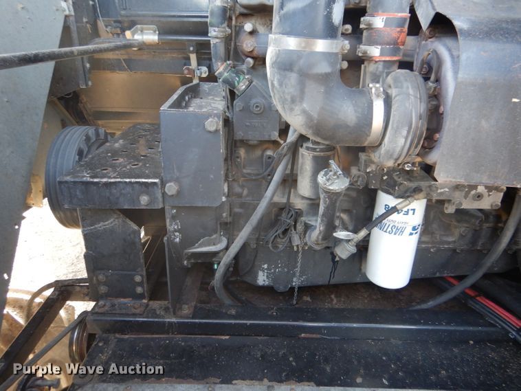 image for item IE9553 1996 Gleaner R72  RWA combine