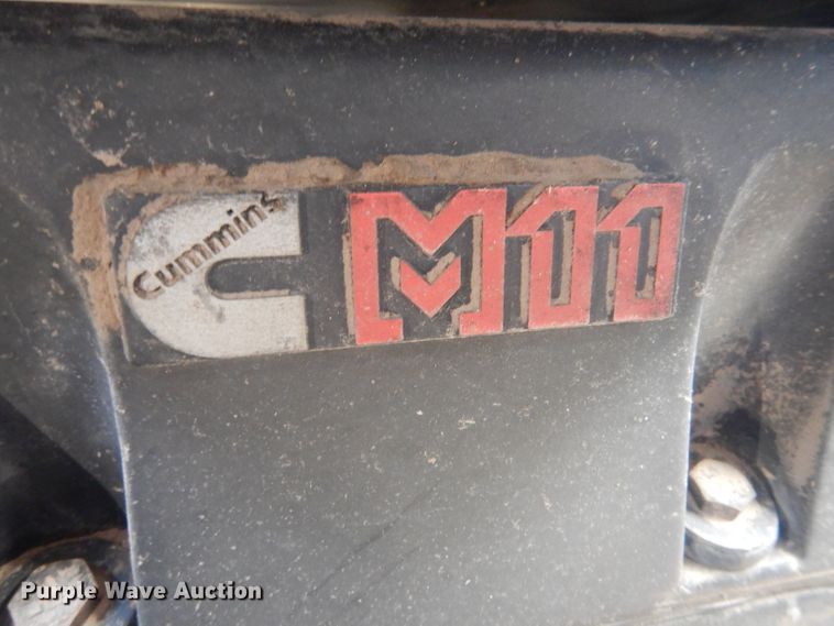 image for item IE9553 1996 Gleaner R72  RWA combine