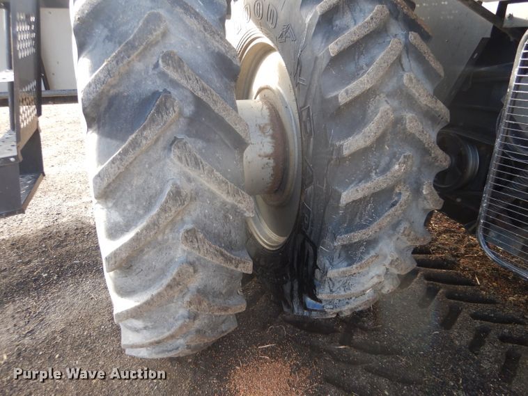 image for item IE9553 1996 Gleaner R72  RWA combine