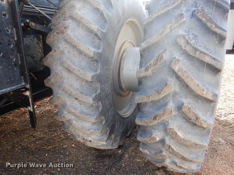 image for item IE9553 1996 Gleaner R72  RWA combine