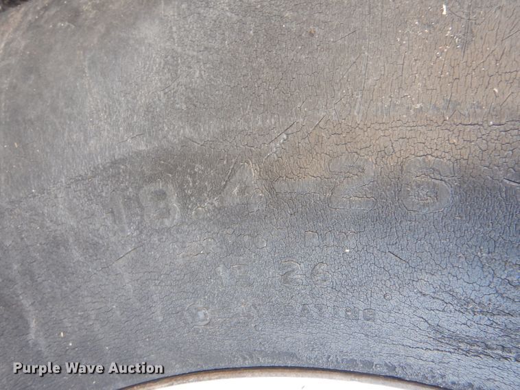 image for item IE9553 1996 Gleaner R72  RWA combine