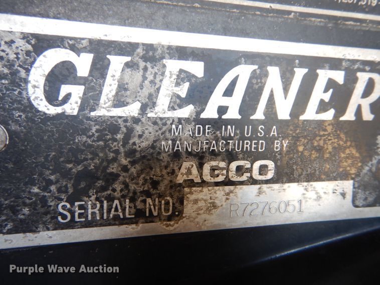 image for item IE9553 1996 Gleaner R72  RWA combine