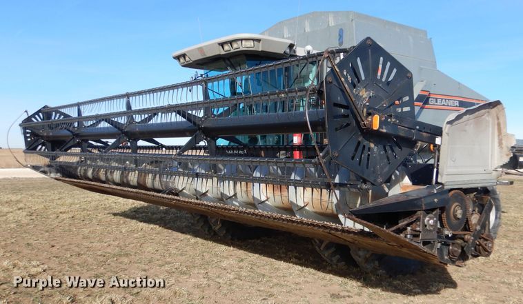 image for item IE9553 1996 Gleaner R72  RWA combine