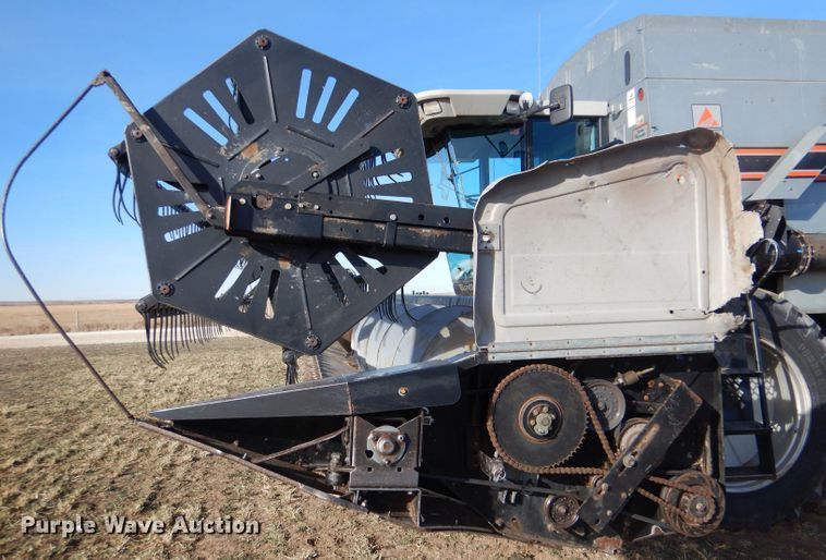 image for item IE9553 1996 Gleaner R72  RWA combine