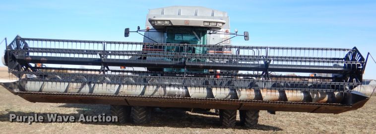 image for item IE9553 1996 Gleaner R72  RWA combine