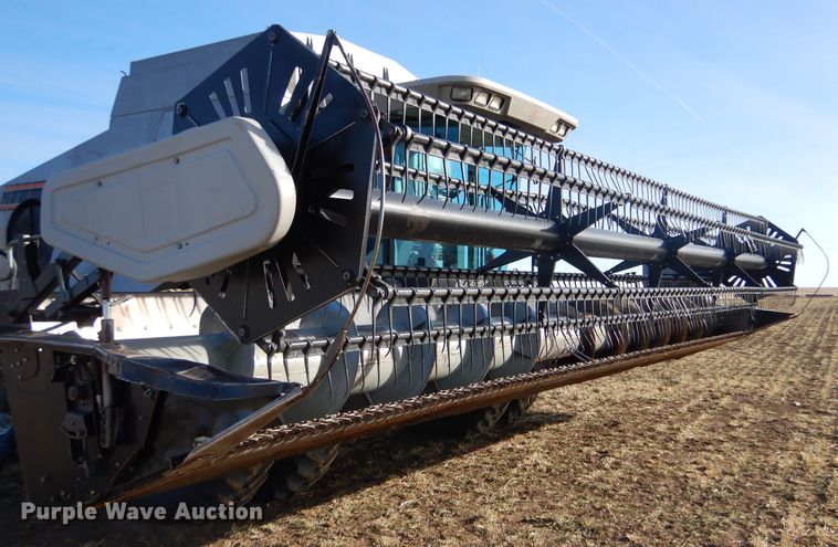 image for item IE9553 1996 Gleaner R72  RWA combine