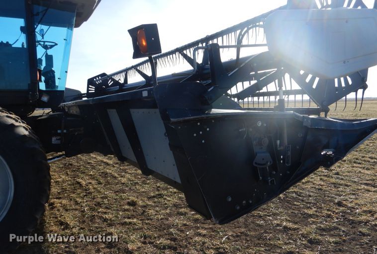 image for item IE9553 1996 Gleaner R72  RWA combine