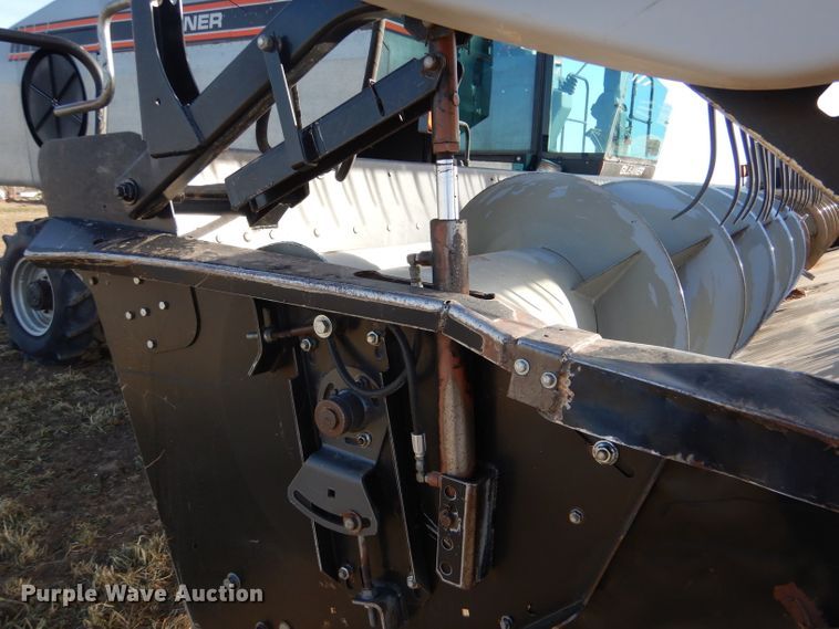 image for item IE9553 1996 Gleaner R72  RWA combine