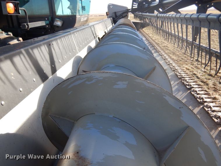 image for item IE9553 1996 Gleaner R72  RWA combine