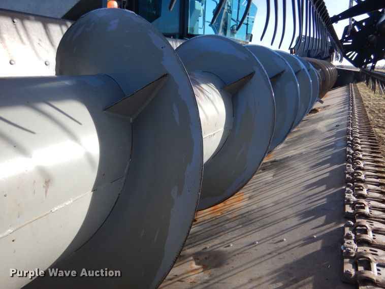 image for item IE9553 1996 Gleaner R72  RWA combine