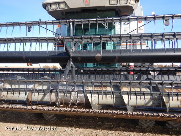 image for item IE9553 1996 Gleaner R72  RWA combine