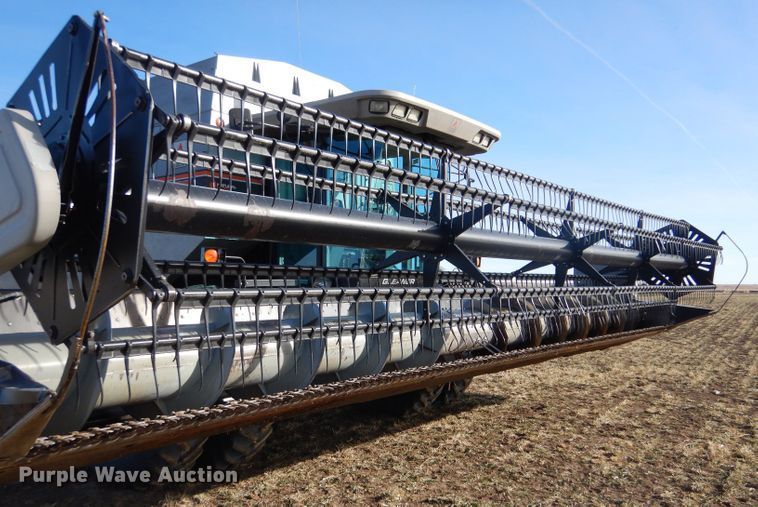 image for item IE9553 1996 Gleaner R72  RWA combine