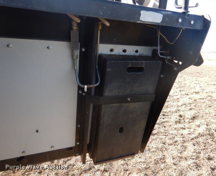 image for item IE9553 1996 Gleaner R72  RWA combine