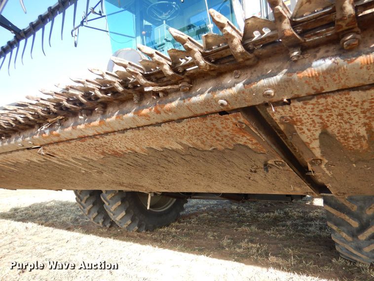 image for item IE9553 1996 Gleaner R72  RWA combine