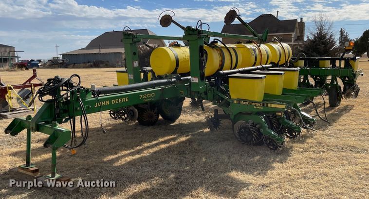 image for item IJ9595 1996 John Deere 7200  no-till planter
