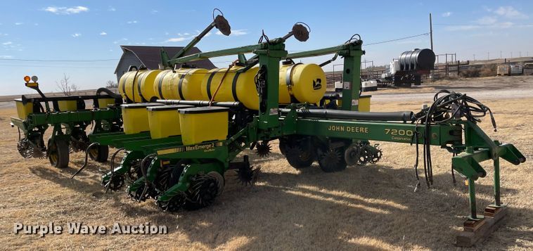 image for item IJ9595 1996 John Deere 7200  no-till planter